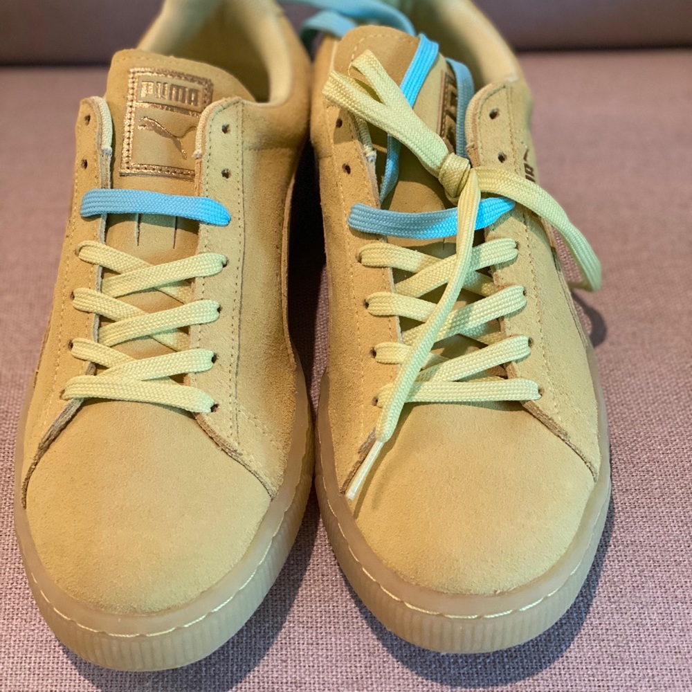 Sneakers